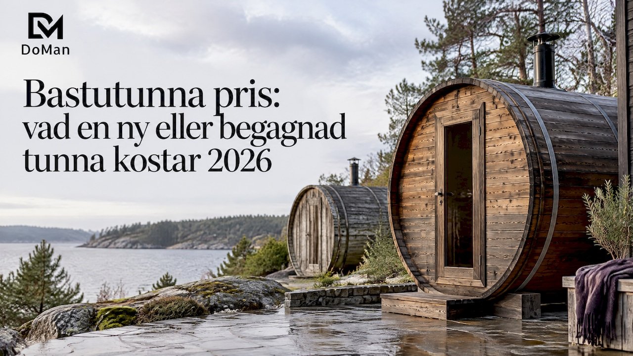 Ny och väderbiten bastutunna på gårdsplan